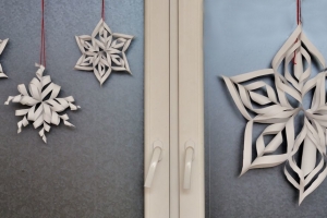 3D papírové zimní vločky a vánoční hvězdy