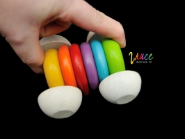 Barevné dřevěné autíčko Plantoys
