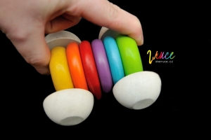 Barevné dřevěné autíčko Plantoys