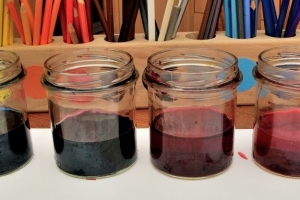 Barevný experiment - chodící duha  - vzniklé a původní barvy vedle sebe