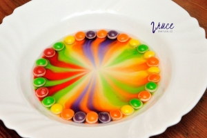 Barvení lentilkami - duha, mandala