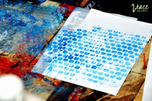 zimní zamrzle okno  - obtisk bublinkové fólie