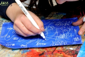 zimní zamrzle okno  pomocí inkoustu a zmizíku